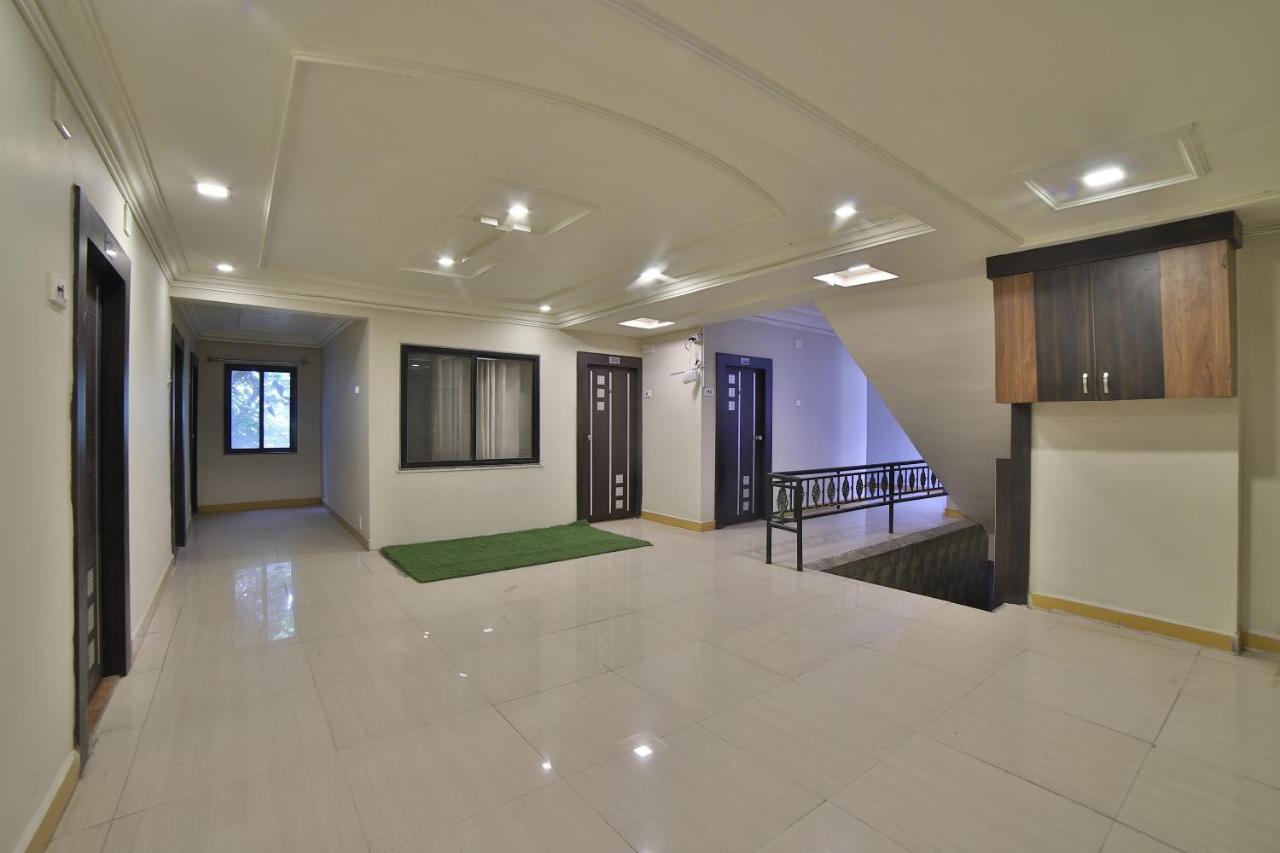 Oyo 41929 Hotel Loyal Residency Jamnagar Bagian luar foto