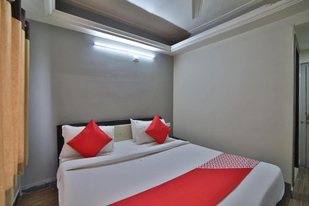 Oyo 41929 Hotel Loyal Residency Jamnagar Bagian luar foto