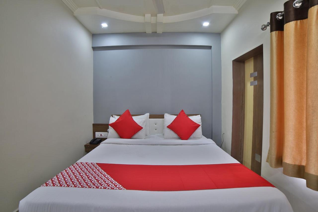 Oyo 41929 Hotel Loyal Residency Jamnagar Bagian luar foto