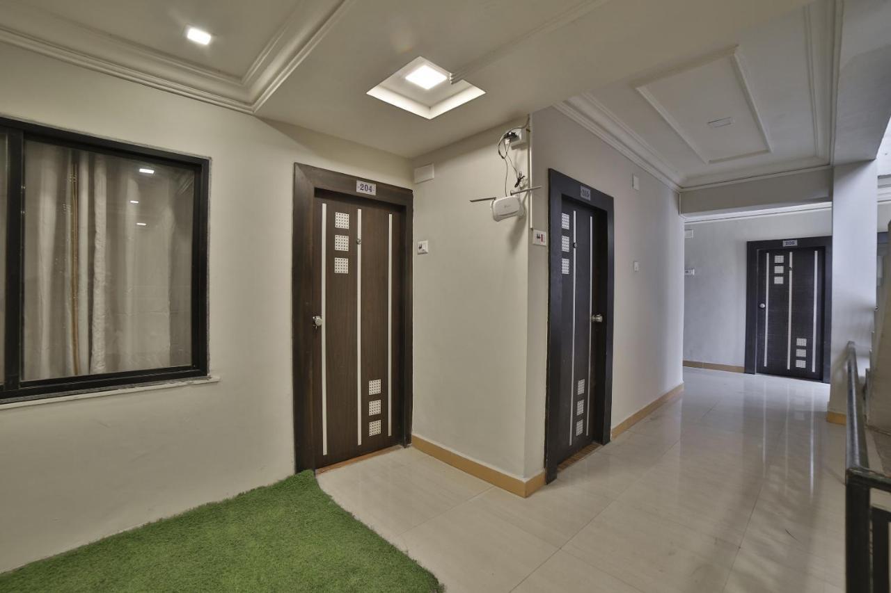 Oyo 41929 Hotel Loyal Residency Jamnagar Bagian luar foto